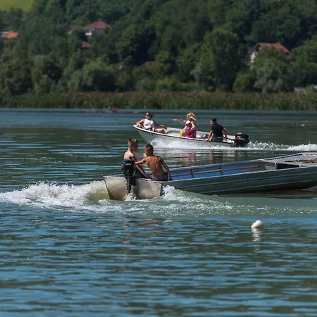 Vikendica Vilcek Case de vacanță *